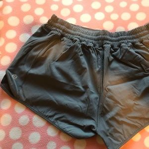 Lululemon Hotty Hot Short II *2.5 inch Size 8